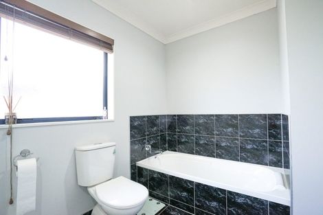 Photo of property in 21 Greig Place, Pukekohe, 2120