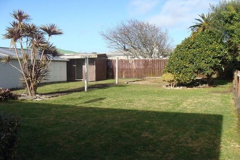 Photo of property in 17 Hume Street, Waitara, 4320