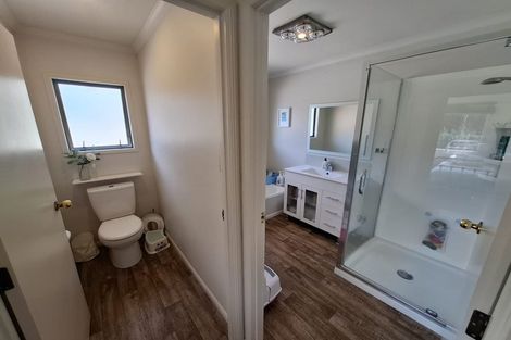 Photo of property in 86a Riversdale Drive, Merrilands, New Plymouth, 4312