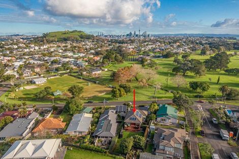 Photo of property in 18 Wairoa Road, Narrow Neck, Auckland, 0624