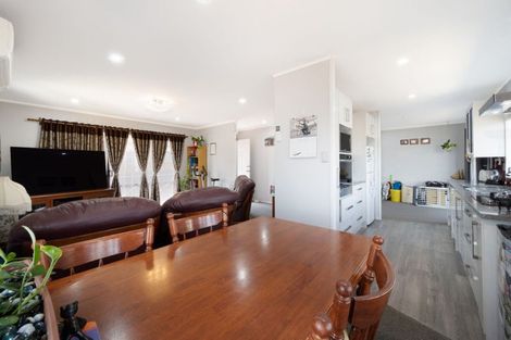Photo of property in 14 De Quincey Terrace, Highland Park, Auckland, 2010