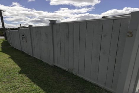 Photo of property in 3 Glen Marine Parade, Glendene, Auckland, 0602