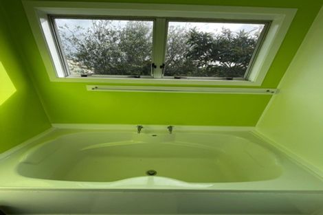 Photo of property in 5 Lex Avenue, Green Bay, Auckland, 0604