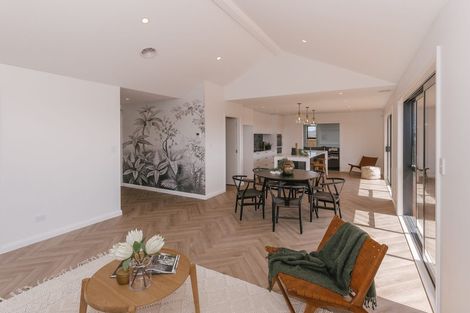 Photo of property in 5 Corsica Court, Fitzherbert, Palmerston North, 4410