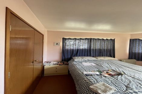 Photo of property in 32 Te Atatu Road, Te Atatu South, Auckland, 0610