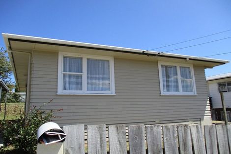 Photo of property in 135 Driver Crescent, Cannons Creek, Porirua, 5024