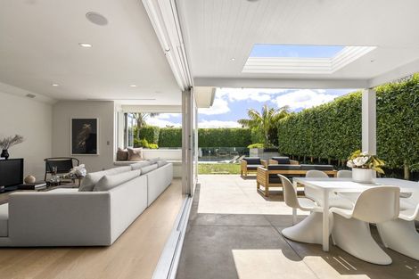 Photo of property in 7 Westmere Crescent, Westmere, Auckland, 1022