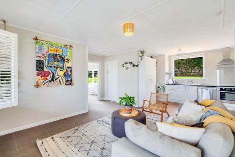 Photo of property in 15 Awaroa Road, Helensville, 0800