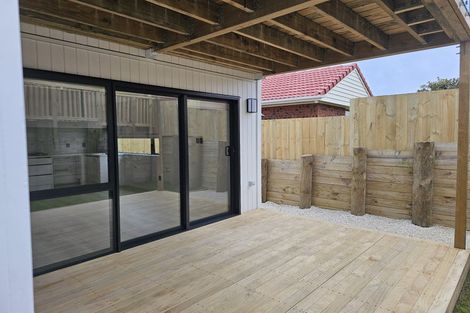 Photo of property in 2a Embling Place, Eastern Beach, Auckland, 2012