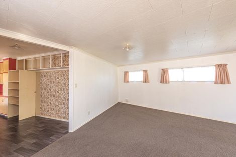 Photo of property in 2 Kotuku Street, Castlecliff, Whanganui, 4501