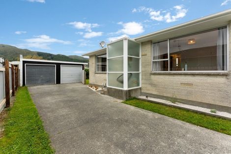 Photo of property in 256b Wellington Road, Wainuiomata, Lower Hutt, 5014