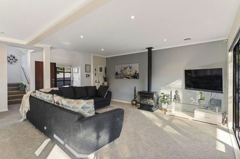 Photo of property in 2/79 Island Road, Beach Haven, Auckland, 0626