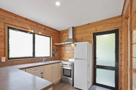 Photo of property in 12 Highland Avenue, Titirangi, Auckland, 0604