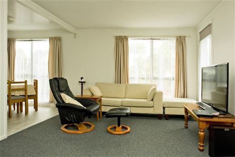 Photo of property in 19 Benita Place, Sunnyvale, Auckland, 0612