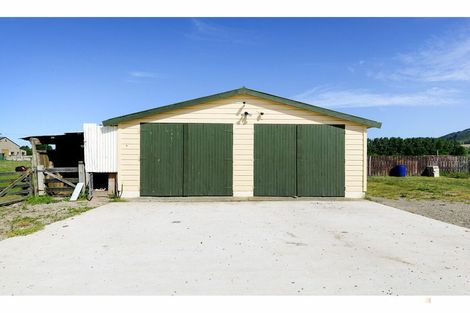 Photo of property in 19 Mount John Road, Waimate, 7977