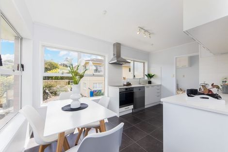 Photo of property in 2/51 Girrahween Drive, Totara Vale, Auckland, 0629