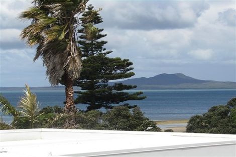 Photo of property in 1/50 Masterton Road, Rothesay Bay, Auckland, 0630