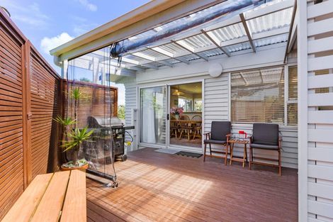 Photo of property in 3a Leiden Place, Totara Vale, Auckland, 0629