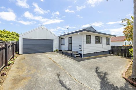 Photo of property in 3/13 Kirklow Place, Goodwood Heights, Auckland, 2105