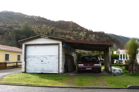 Photo of property in 14 Broadway, Reefton, 7830