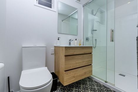 Photo of property in 15 Welland Place, Hillcrest, Auckland, 0627