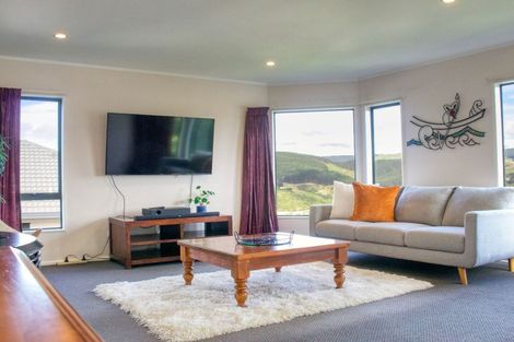 Photo of property in 13 Chastudon Place, Tawa, Wellington, 5028