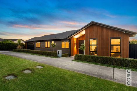 Photo of property in 21 Vogwill Road, Kumeu, 0810