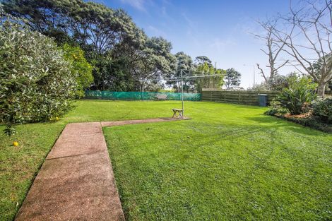 Photo of property in 28 Holmes Drive South, Massey, Auckland, 0614