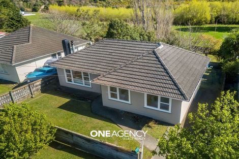 Photo of property in 90 Wood Street, Wainuiomata, Lower Hutt, 5014