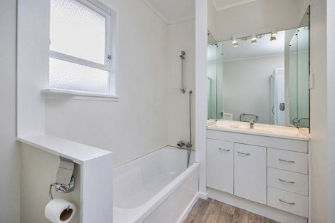 Photo of property in 21 Waitaki Street, Henderson, Auckland, 0612