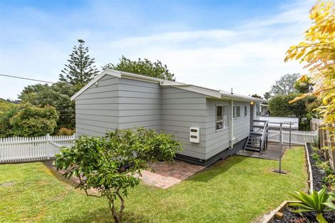 Photo of property in 2/23 Tawa Road, Te Atatu Peninsula, Auckland, 0610