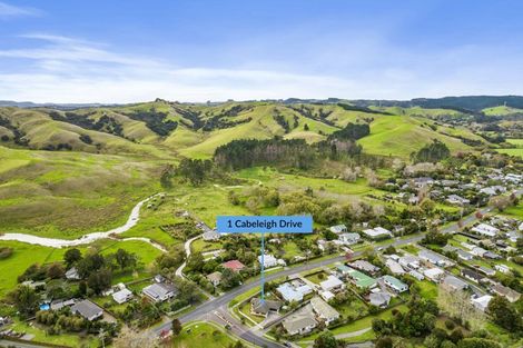 Photo of property in 1 Cabeleigh Drive, Helensville, 0800