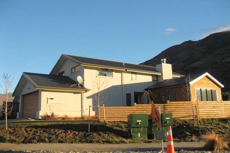 Photo of property in 2a Amber Close, Arthurs Point, Queenstown, 9371