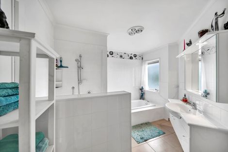 Photo of property in 24 Park Lane, Waitara, 4320