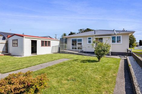 Photo of property in 84 Broadway, Waitara, 4320