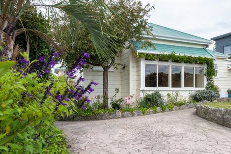Photo of property in 13 Roslyn Road, Bluff Hill, Napier, 4110