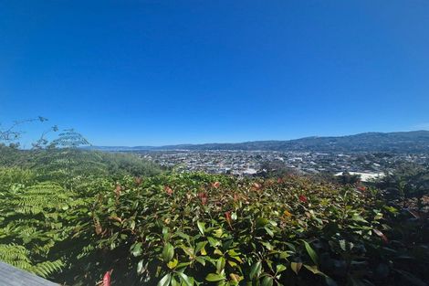 Photo of property in 32 Woodvale Grove, Fairfield, Lower Hutt, 5011