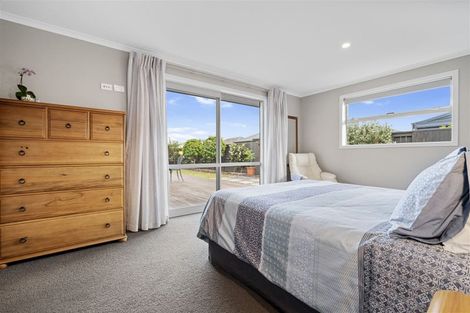 Photo of property in 34 Awatira Drive, Papamoa Beach, Papamoa, 3118