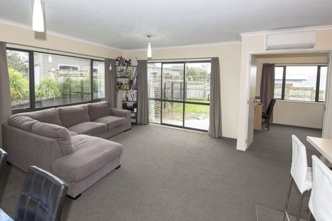 Photo of property in 8 Dunbar Place, Highlands Park, New Plymouth, 4312