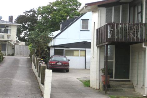 Photo of property in 1/210 Sunnynook Road, Totara Vale, Auckland, 0627