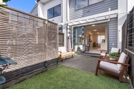Photo of property in 4 Hononga Lane, Northcote, Auckland, 0627