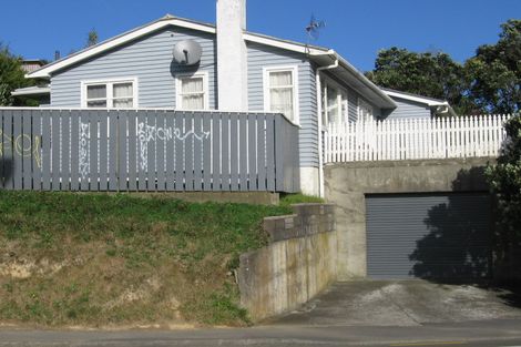 Photo of property in 2 Horokiwi Road West, Newlands, Wellington, 6037