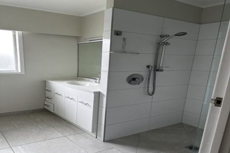 Photo of property in 12 Halberg Street, Papakura, 2110