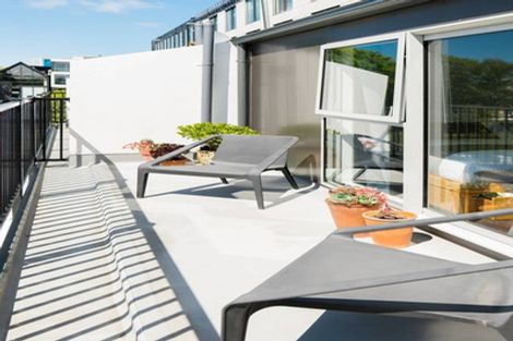 Photo of property in 35 Garreg Road, Fendalton, Christchurch, 8052