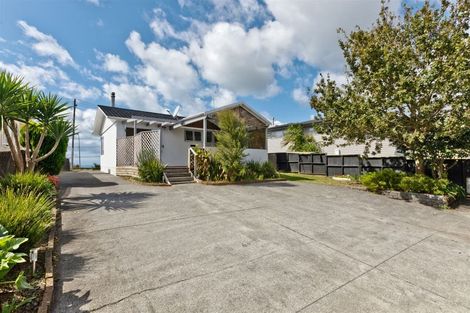 Photo of property in 738 East Coast Road, Pinehill, Auckland, 0632