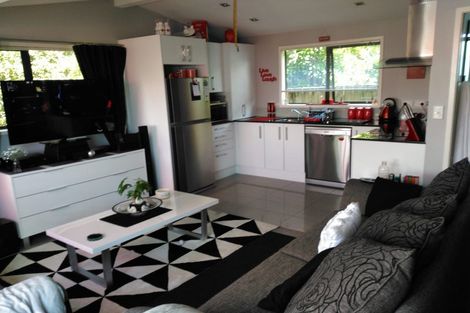 Photo of property in 145 Wiseley Road, West Harbour, Auckland, 0618