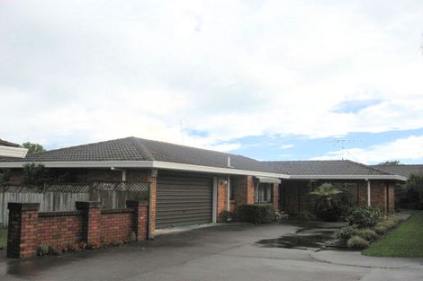 Photo of property in 1/67 Aviemore Drive, Highland Park, Auckland, 2010