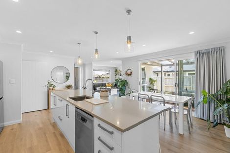 Photo of property in 6 Atlantic Drive, Fitzherbert, Palmerston North, 4410