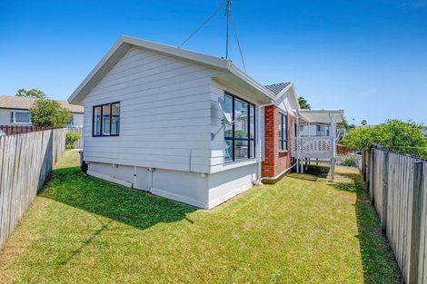 Photo of property in 1/12 Jumento Place, Unsworth Heights, Auckland, 0632