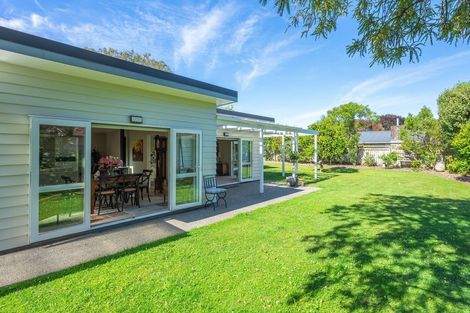 Photo of property in 16 Sunny Glen, Waikanae, 5036